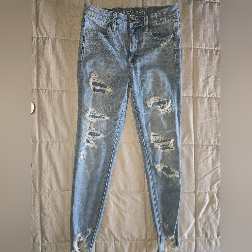 American Eagle Super Hi-Rise Distressed Jeans